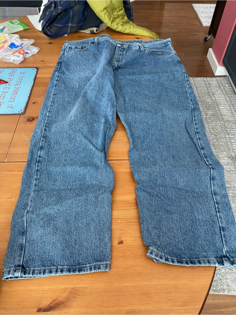 Wrangler Men's Relaxed Fit Medium Blue Jeans